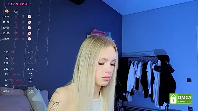 Snapshot of aneta_alisha chatting on 09.15.25 aneta alisha online show from 09.15.25