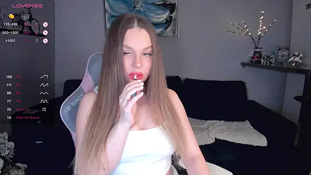 Snapshot of wwildfox chatting on 01.14.25 wwildfox online show from 01.14.25