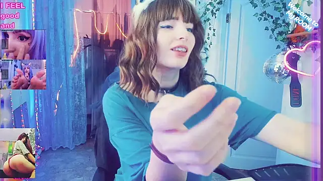 Snapshot of Toxic_Ellies chatting on 12.28.24 Toxic Ellies online show from 12.28.24