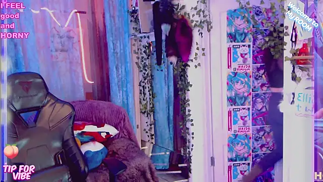 Snapshot of Toxic_Ellies chatting on 02.04.25 Toxic Ellies online show from 02.04.25