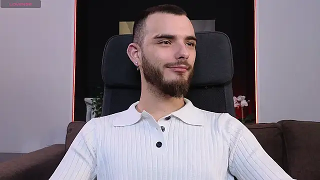 Snapshot of xteddy_bear chatting on 01.10.25 xteddy bear online show from 01.10.25