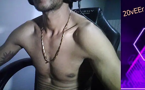 Snapshot of 20vEEr chatting on 02.19.25 20vEEr online show from 02.19.25