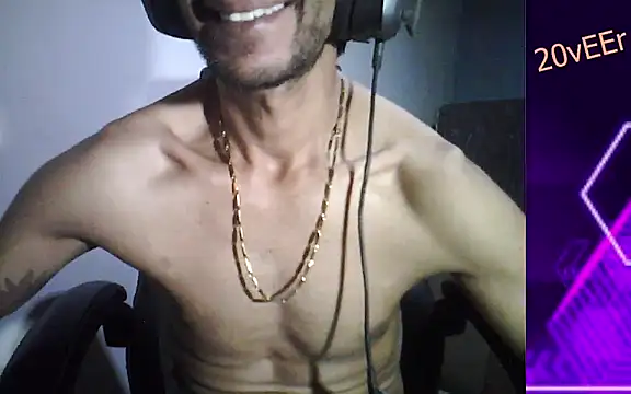 Snapshot of 20vEEr chatting on 02.22.25 20vEEr online show from 02.22.25