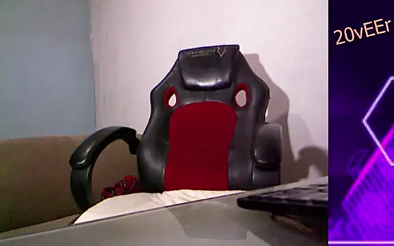 Snapshot of 20vEEr chatting on 03.12.25 20vEEr online show from 03.12.25