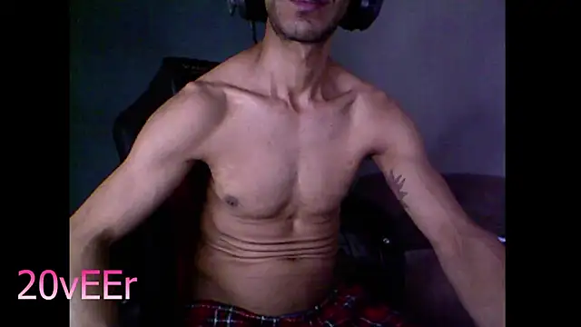 Snapshot of 20vEEr chatting on 10.13.25 20vEEr online show from 10.13.25