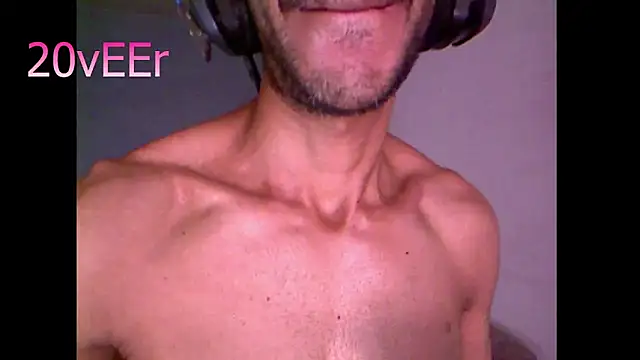 Snapshot of 20vEEr chatting on 10.18.25 20vEEr online show from 10.18.25