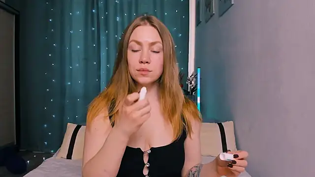 InsatiableFoxX online show from 05.12.26