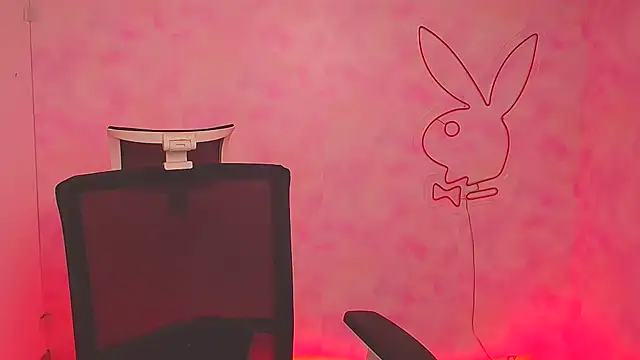 Snapshot of Milka_kiss_ chatting on 12.08.24 Milka kiss online show from 12.08.24