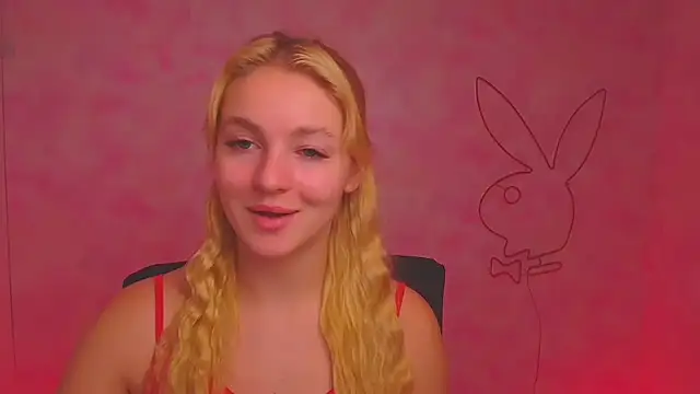 Snapshot of Milka_kiss_ chatting on 12.17.24 Milka kiss online show from 12.17.24