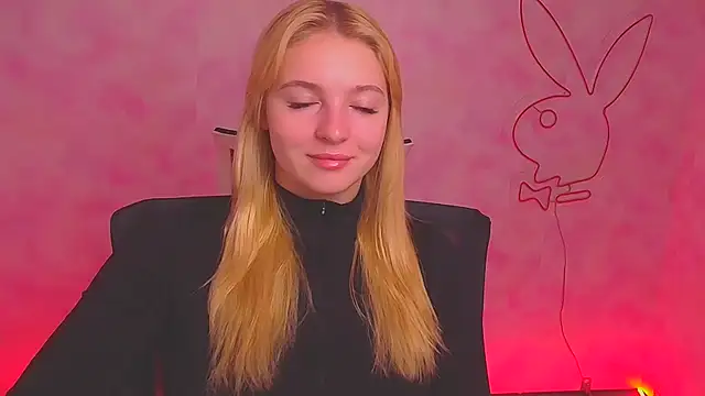 Snapshot of Milka_kiss_ chatting on 12.21.24 Milka kiss online show from 12.21.24