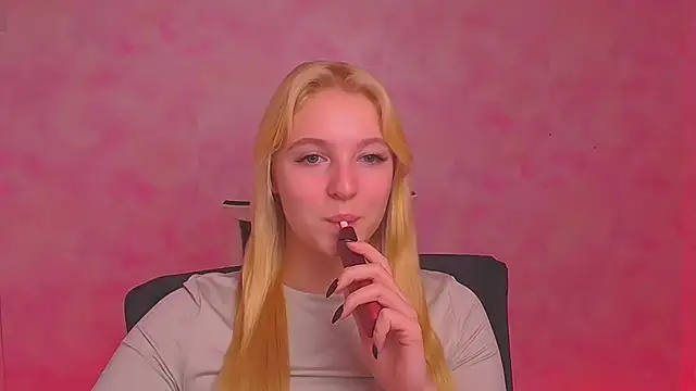 Snapshot of Milka_kiss_ chatting on 01.04.25 Milka kiss online show from 01.04.25