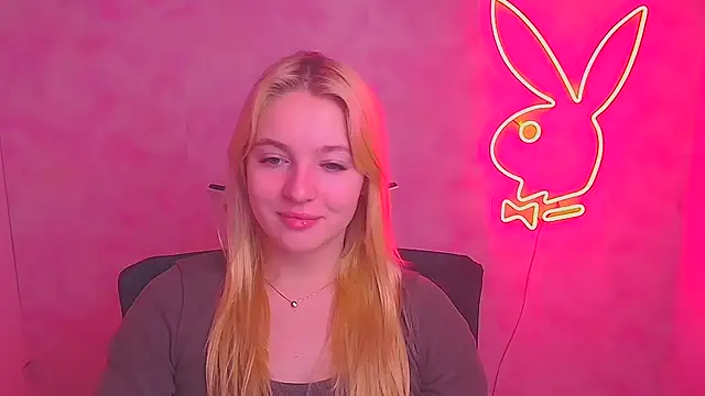 Snapshot of Milka_kiss_ chatting on 02.11.25 Milka kiss online show from 02.11.25