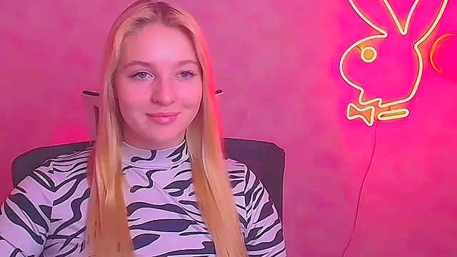 Snapshot of Milka_kiss_ chatting on 02.17.25 Milka kiss online show from 02.17.25