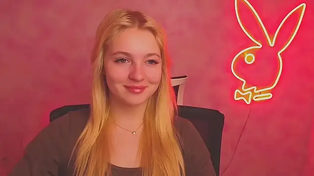 Snapshot of Milka_kiss_ chatting on 03.13.25 Milka kiss online show from 03.13.25