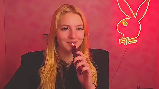 Snapshot of Milka_kiss_ chatting on 03.21.25 Milka kiss online show from 03.21.25