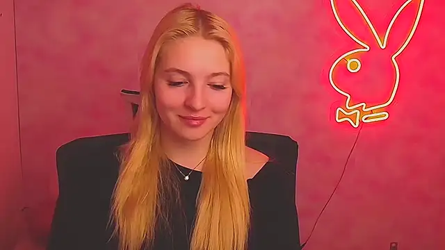 Snapshot of Milka_kiss_ chatting on 03.22.25 Milka kiss online show from 03.22.25