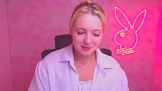 Snapshot of Milka_kiss_ chatting on 09.15.25 Milka kiss online show from 09.15.25