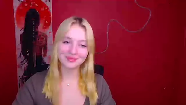 Snapshot of Milka_kiss_ chatting on 11.19.25 Milka kiss online show from 11.19.25