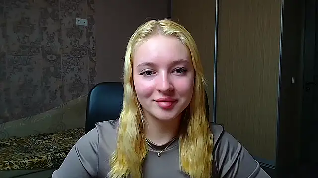 Snapshot of Milka_kiss_ chatting on 12.02.25 Milka kiss online show from 12.02.25