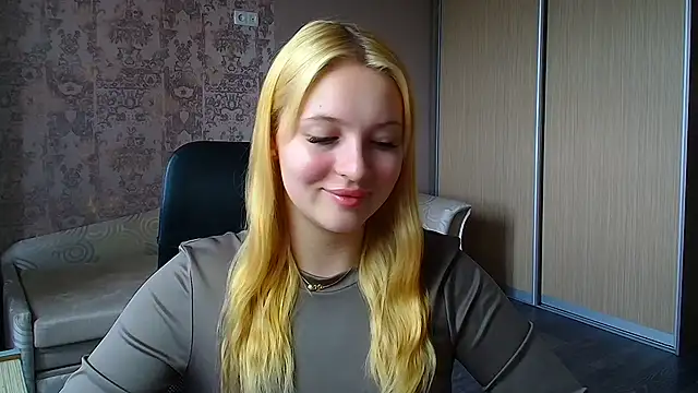 Snapshot of Milka_kiss_ chatting on 06.19.26 Milka kiss online show from 06.19.26