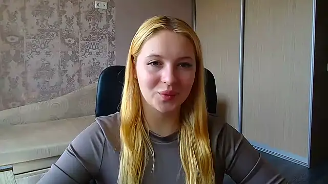 Snapshot of Milka_kiss_ chatting on 06.27.26 Milka kiss online show from 06.27.26