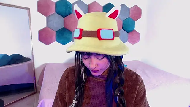 Snapshot of liz-beths chatting on 02.19.25 liz-beths online show from 02.19.25