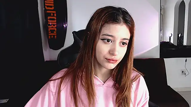 Snapshot of liz-beths chatting on 10.27.25 liz-beths online show from 10.27.25