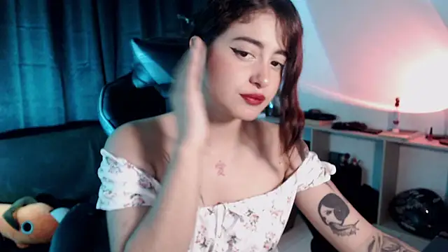 Snapshot of liz-beths chatting on 12.16.25 liz-beths online show from 12.16.25