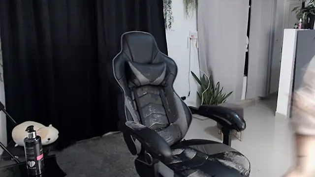 Snapshot of liz-beths chatting on 02.03.26 liz-beths online show from 02.03.26