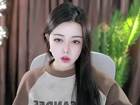 Qiaoqiao  online show from 01.24.25