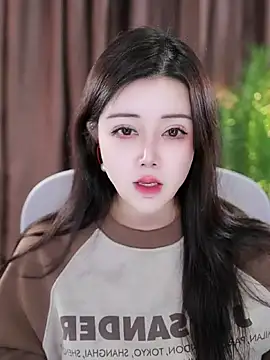 Qiaoqiao  online show from 01.25.25