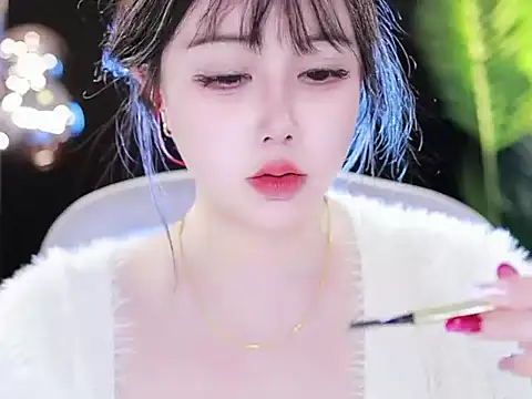 Qiaoqiao  online show from 03.15.25