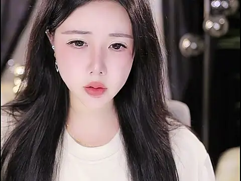 Qiaoqiao  online show from 10.04.25