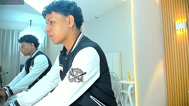 Snapshot of axel_ps chatting on 09.14.25 axel ps online show from 09.14.25