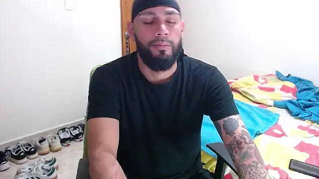 Snapshot of samir_music chatting on 10.02.25 samir music online show from 10.02.25