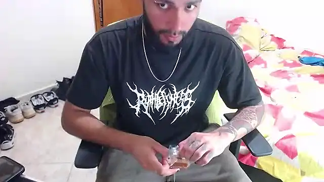 Snapshot of samir_music chatting on 10.04.25 samir music online show from 10.04.25