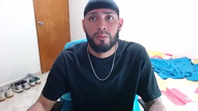 Snapshot of samir_music chatting on 10.15.25 samir music online show from 10.15.25