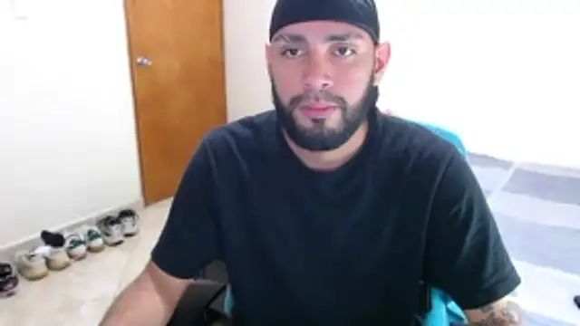 Snapshot of samir_music chatting on 10.23.25 samir music online show from 10.23.25