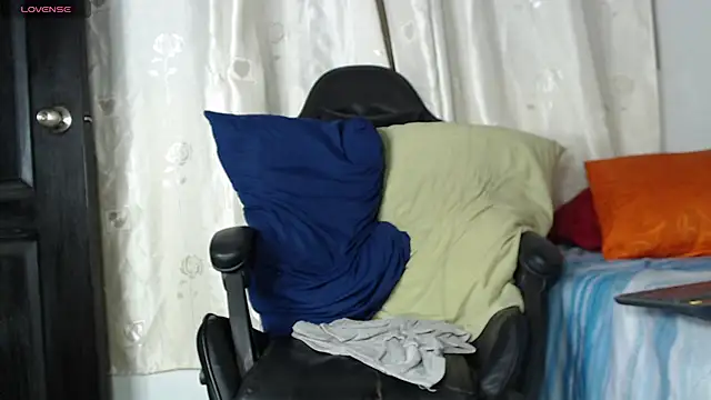 Snapshot of tizziano_castillo_ chatting on 12.19.24 tizziano castillo online show from 12.19.24