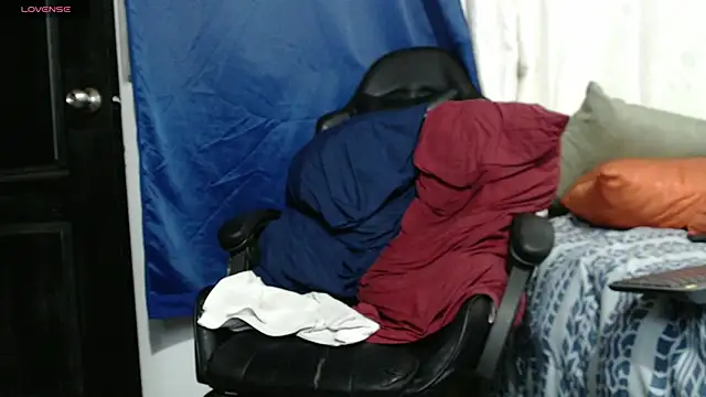 Snapshot of tizziano_castillo_ chatting on 02.20.25 tizziano castillo online show from 02.20.25