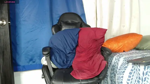 Snapshot of tizziano_castillo_ chatting on 02.22.25 tizziano castillo online show from 02.22.25