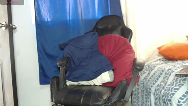 Snapshot of tizziano_castillo_ chatting on 03.15.25 tizziano castillo online show from 03.15.25