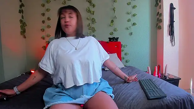 Snapshot of MirandaDream2 chatting on 02.05.26 MirandaDream2 online show from 02.05.26