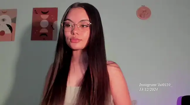 Snapshot of Luisa0110 chatting on 12.13.24 Luisa0110 online show from 12.13.24