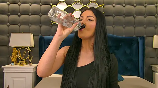 LeyaCass online show from 04.14.26