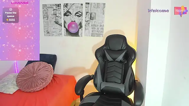 MEGANTARLY09 online show from 02.07.25