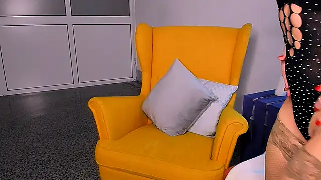 Nora Adamss online show from 02.09.25