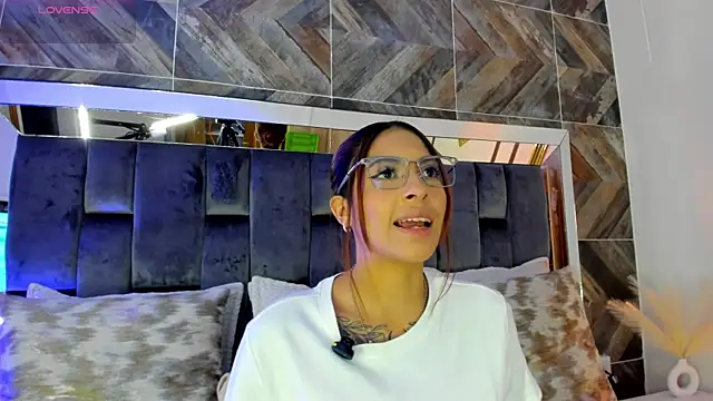 TaniaSmith1 online show from 11.30.25