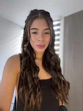 Snapshot of AmmyCollinsW chatting on 12.18.24 AmmyCollinsW online show from 12.18.24