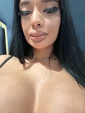 amirahylerr online show from 12.08.24